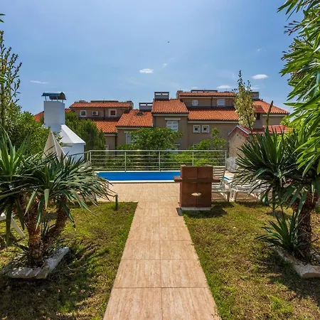 公寓 Abert Susi 诺维·维诺多尔斯基