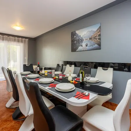 公寓 Abert Susi 诺维·维诺多尔斯基