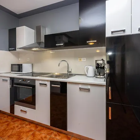 Abert Susi * 诺维·维诺多尔斯基